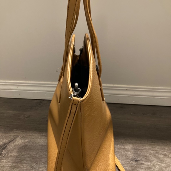 Mat & Nat Crossbody Tote - Picture 2 of 6